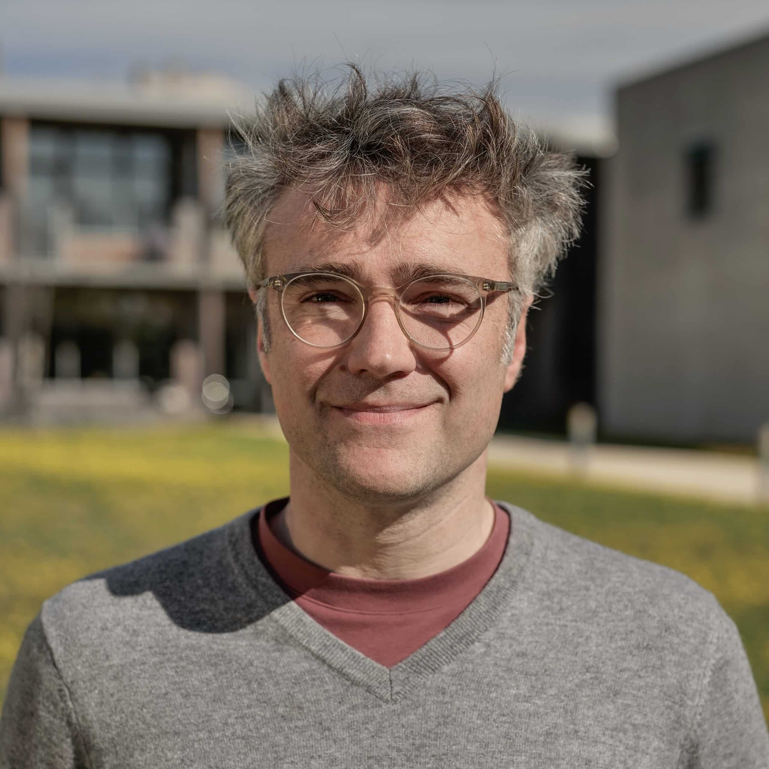 Photo portrait de Mathieu Corp, amU fellow en congé-recherche à l'Iméra en 2024-2025.