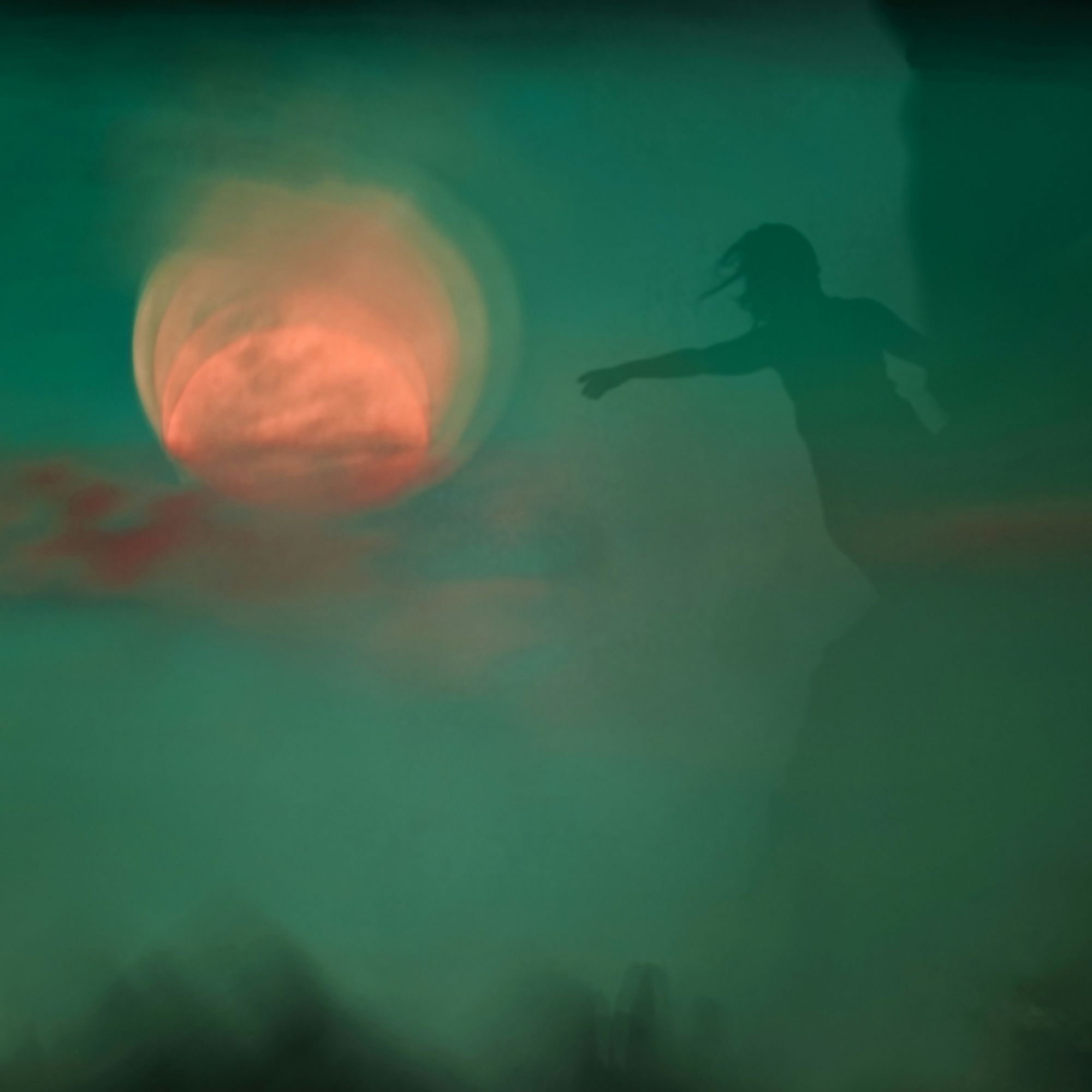 Visuel flou de l'ombre d'une personne devant la lune.